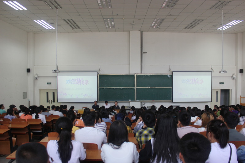 新甫京召开2019级新生见面会暨军训动员大会