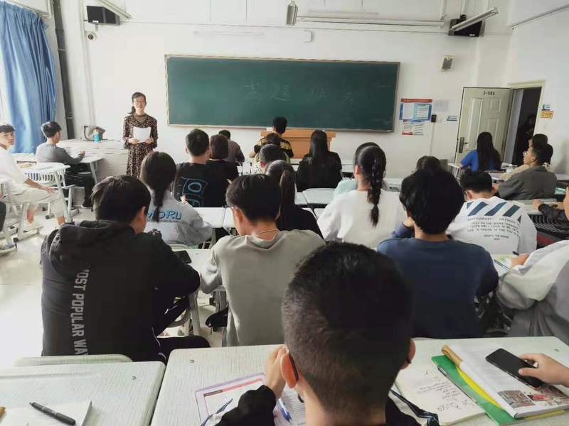 新甫京新生入学教育之一——“学风评估建设”主题班会