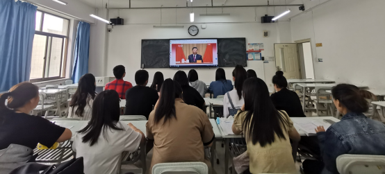 新甫京广大团员认真学习习近平总书记在庆祝中国共产主义青年团成立100周...